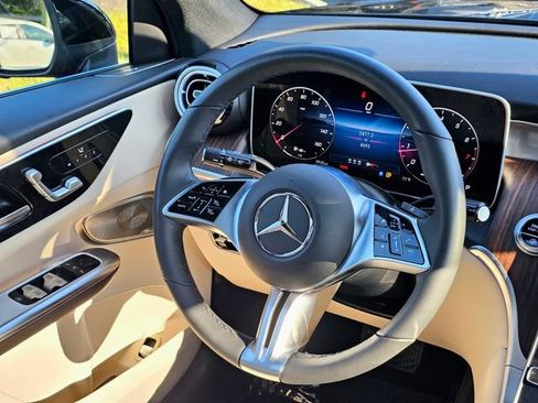 Used 2026 Mercedes-Benz GLC 300 4MATIC image 31