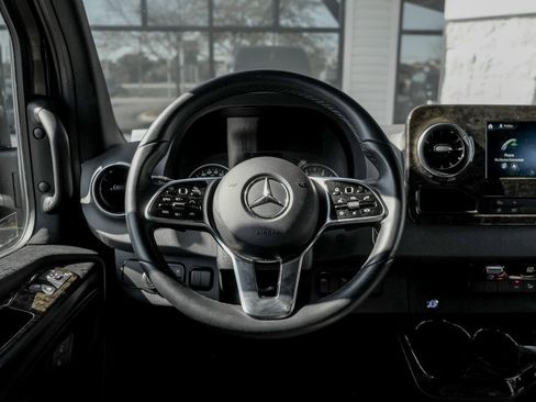 Used 2022 Mercedes-Benz Sprinter 3500 image 18