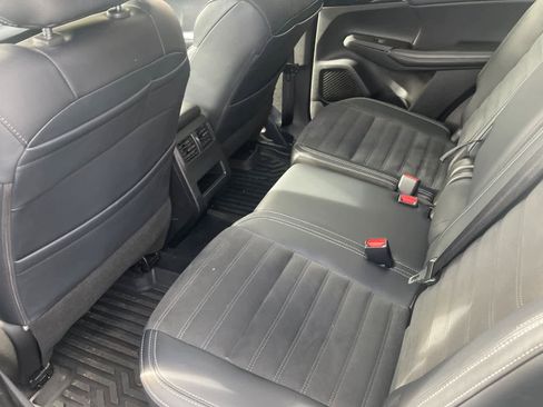 Used 2024 Mitsubishi Outlander SE image 4