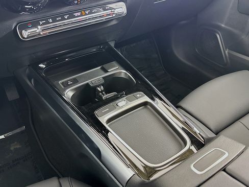New 2026 Mercedes-Benz GLB 250 image 5