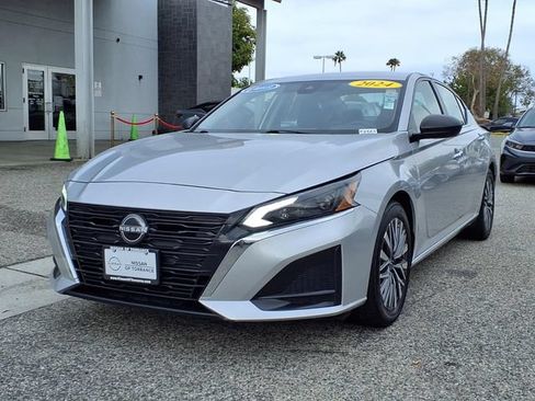 Used 2024 Nissan Altima 2.5 SV FWD image 28