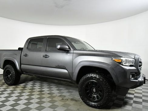 Used 2018 Toyota Tacoma SR5 image 9