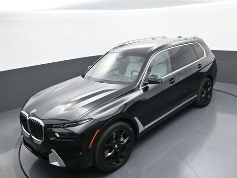 Used 2025 BMW X7 xDrive40i w/ Premium Package image 33