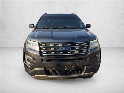 Used 2016 Ford Explorer XLT w/ Equipment Group 202A AWD/4WD image 2