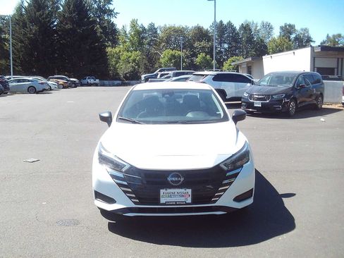 Used 2025 Nissan Versa S FWD image 8