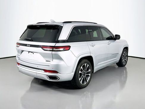 Used 2022 Jeep Grand Cherokee Overland w/ Luxury Tech Group IV AWD/4WD image 7