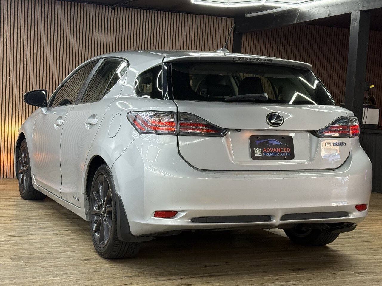 Used 2012 Lexus CT 200h Premium w/ Leather Pkg FWD image 9