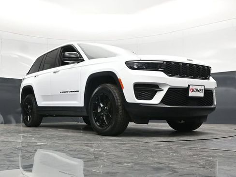 Used 2025 Jeep Grand Cherokee Altitude AWD/4WD image 54