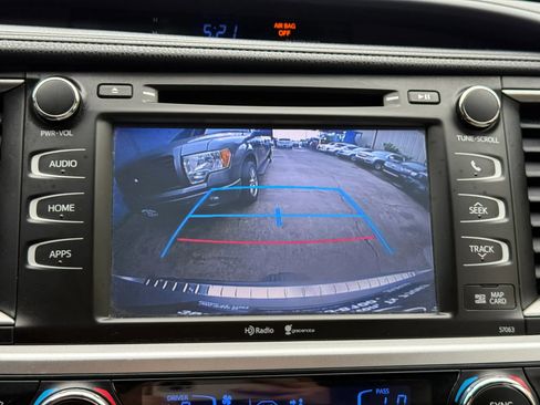 Used 2015 Toyota Highlander XLE FWD image 13