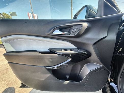 Used 2025 Chevrolet Trax LT FWD image 20