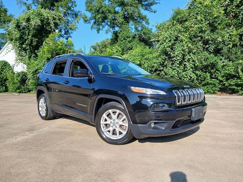 Used 2018 Jeep Cherokee Latitude Plus FWD image 1
