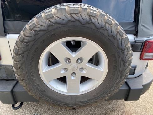 Used 2009 Jeep Wrangler X AWD/4WD image 13