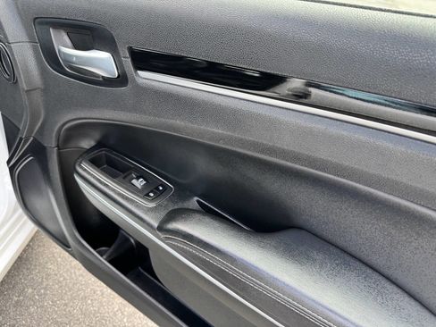 Used 2022 Chrysler 300 S image 3