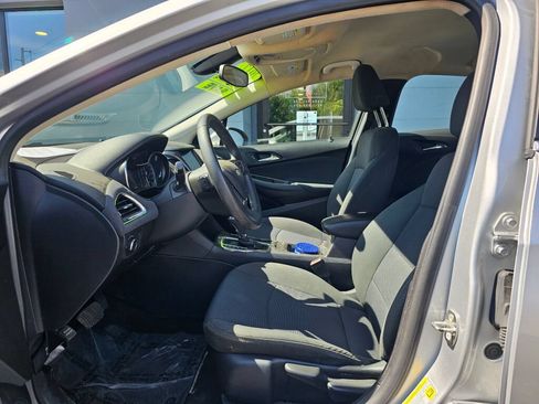 Used 2017 Chevrolet Cruze LT FWD image 21