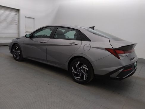 Used 2025 Hyundai Elantra Sport FWD image 3