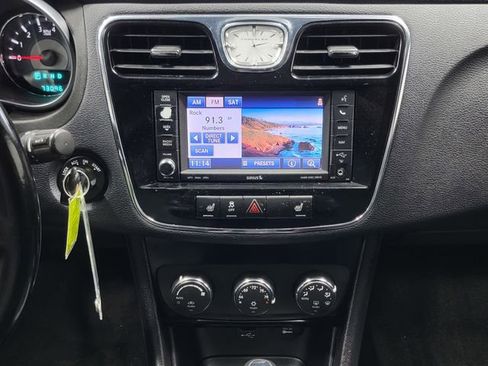 Used 2011 Chrysler 200 Limited FWD image 19