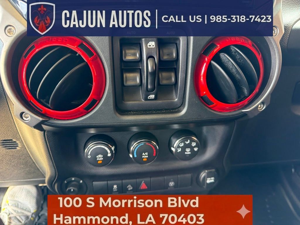 Used 2018 Jeep Wrangler Unlimited Rubicon w/ Connectivity Group AWD/4WD image 30