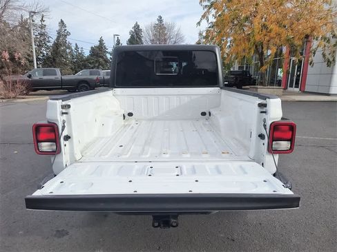 Used 2023 Jeep Gladiator Sport image 22