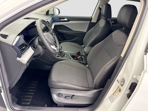 Certified 2022 Volkswagen Taos SE FWD image 17