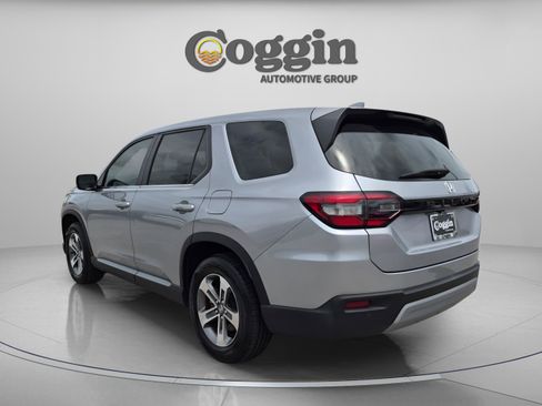Used 2025 Honda Pilot EX-L image 4