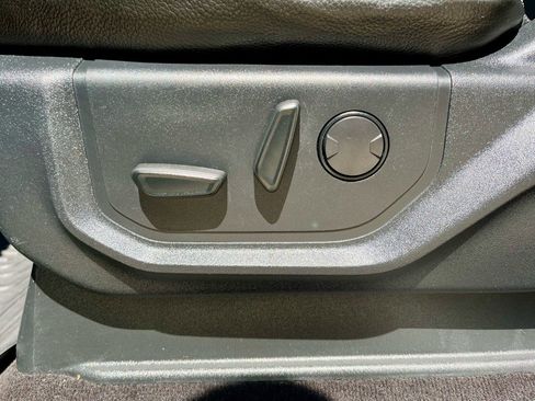 Used 2019 Ford F150 Lariat image 10