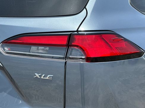 Used 2023 Toyota Corolla Cross XLE w/ Convenience Package FWD image 26