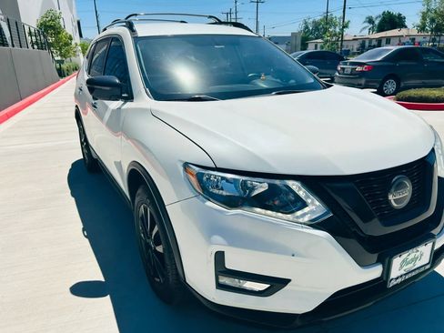 Used 2018 Nissan Rogue SV w/ Premium Package FWD image 37