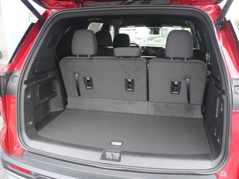 New 2027 Chevrolet Traverse LT FWD image 18