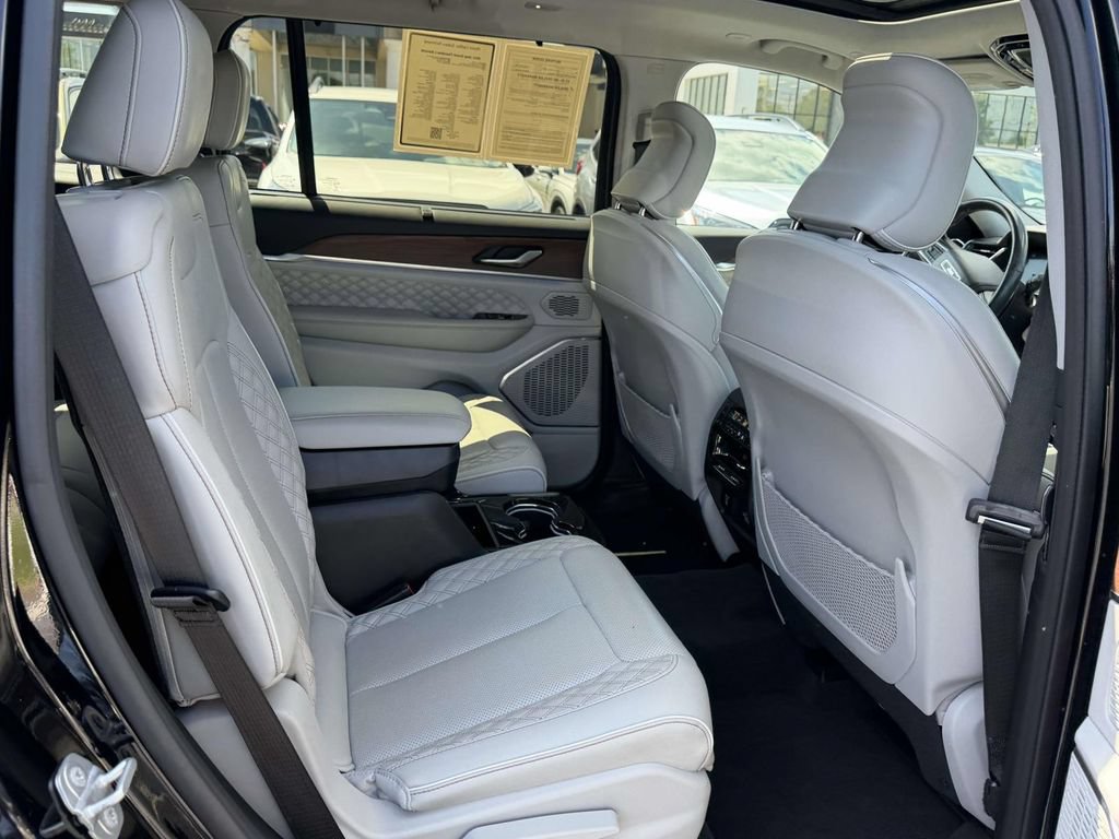 Used 2021 Jeep Grand Cherokee L Summit w/ Luxury Tech Group V AWD/4WD image 13