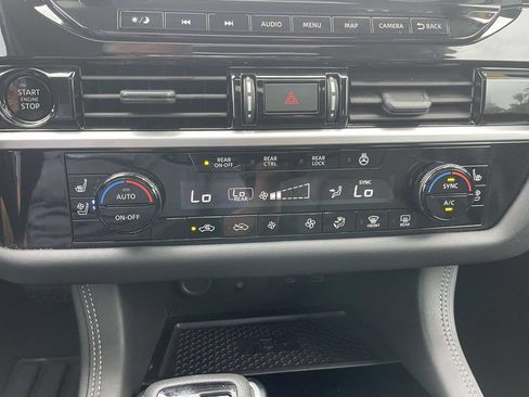 Used 2025 Nissan Pathfinder Platinum FWD image 28