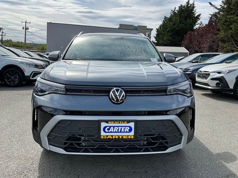 New 2025 Volkswagen Taos SE image 2