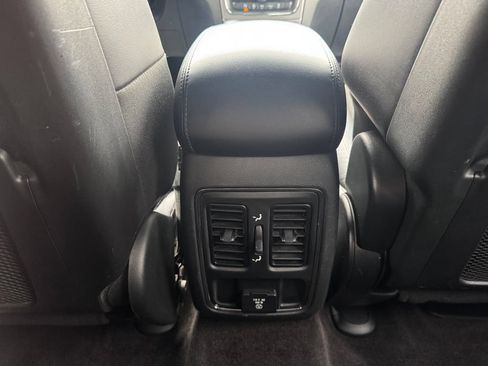 Used 2018 Jeep Grand Cherokee Altitude AWD/4WD image 9