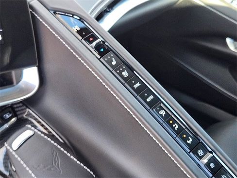 Used 2021 Chevrolet Corvette Stingray Premium Cpe w/ Z51 Performance Package image 17