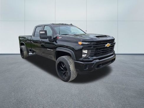 Used 2024 Chevrolet Silverado 2500 Custom w/ Custom Value Package AWD/4WD image 2