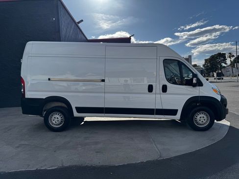 Used 2024 RAM ProMaster 2500 w/ Convenience Group FWD image 15