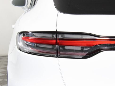 Certified 2026 Porsche Macan AWD/4WD image 12