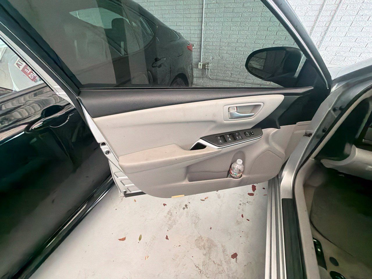Used 2017 Toyota Camry LE FWD image 3