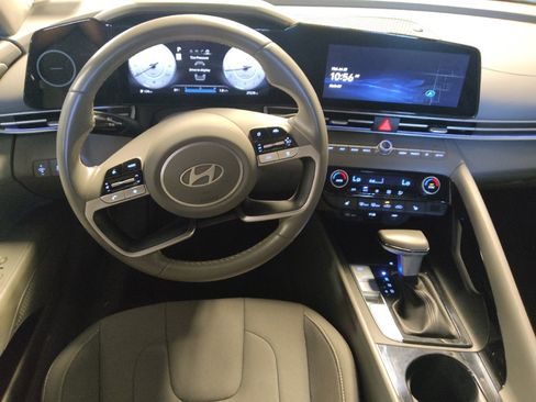 Used 2025 Hyundai Elantra SEL FWD image 22