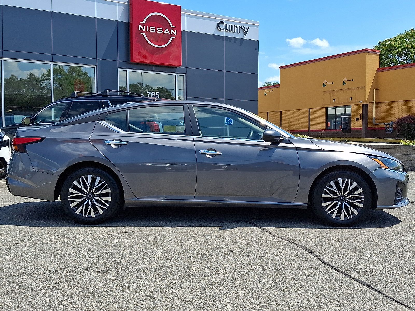 Used 2025 Nissan Altima 2.5 SV FWD image 8