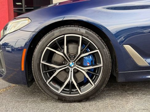 Used 2022 BMW M550i xDrive w/ Dynamic Handling Package AWD/4WD image 9