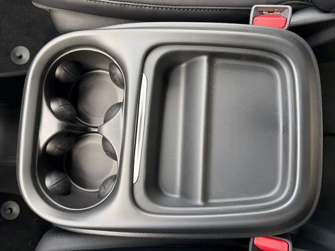 New 2027 Chrysler Pacifica Select FWD image 29