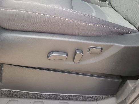 Certified 2025 Nissan Frontier SV image 14