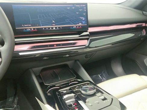 Used 2025 BMW i5 xDrive40 image 47