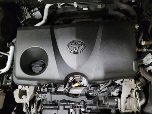 Used 2021 Toyota RAV4 XLE AWD/4WD image 30