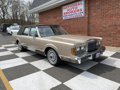 Used 1989 Lincoln Town Car Signature image 1