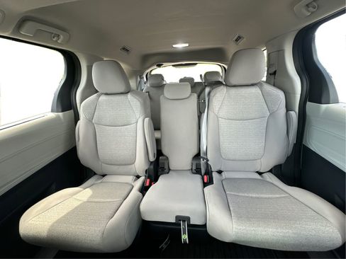 Used 2024 Toyota Sienna LE w/ LE Plus Package AWD/4WD image 15