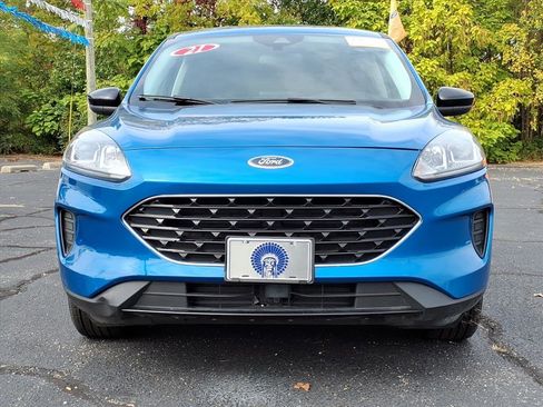 Used 2021 Ford Escape SE w/ SE Sport Appearance Package image 2