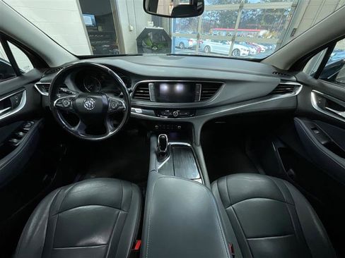 Used 2019 Buick Enclave Essence image 18