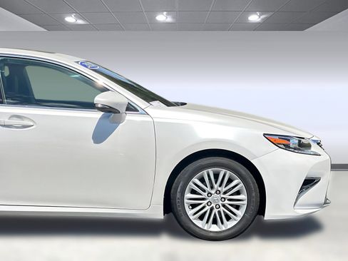 Used 2018 Lexus ES 350 w/ Accessory Package FWD image 33