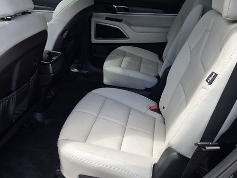 Used 2025 Kia Telluride EX w/ EX Captain's Chair Package FWD image 11